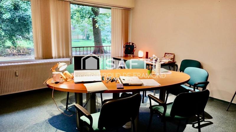 Local commercial - 99 m² - 7 pièces