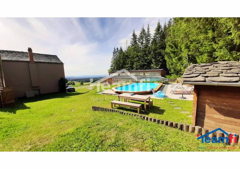 Maison - 174 m² - 10 pièces