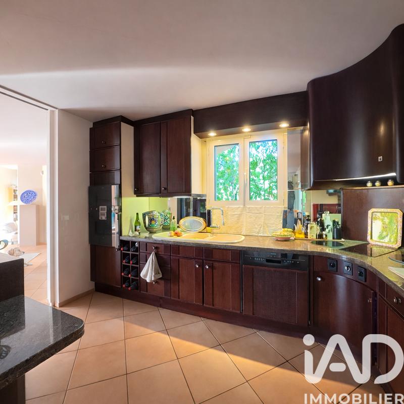 Maison - 350 m² - 6 pièces