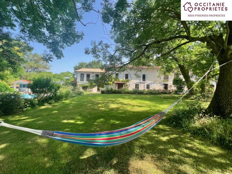 Propriété - 403 m² - 17 pièces