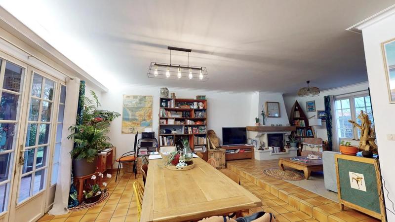 Propriété - 190 m² - 8 pièces