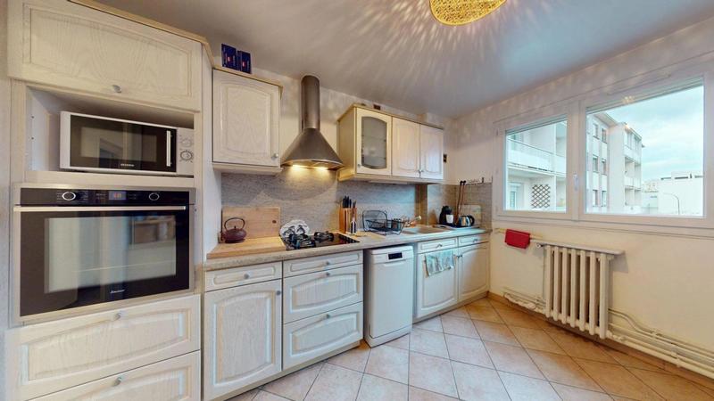 Appartement - 100 m² - 5 pièces