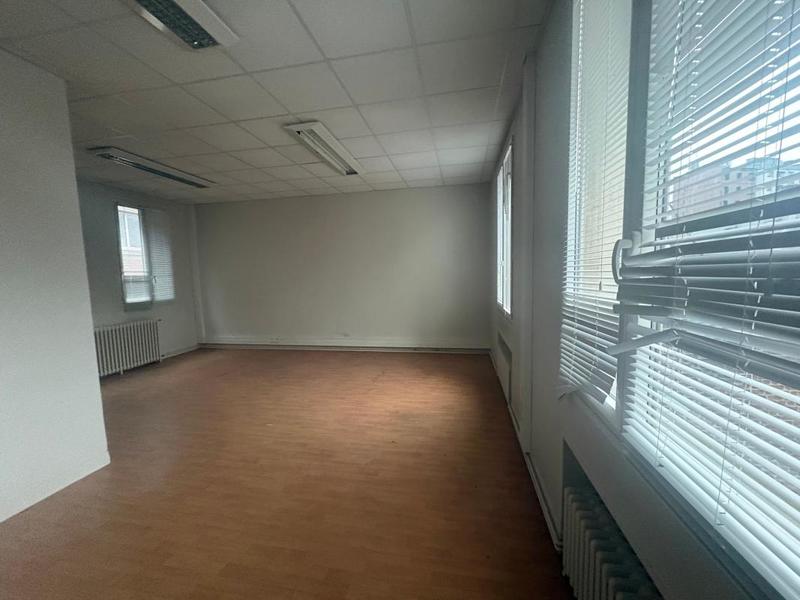 Bureau - 590 m²
