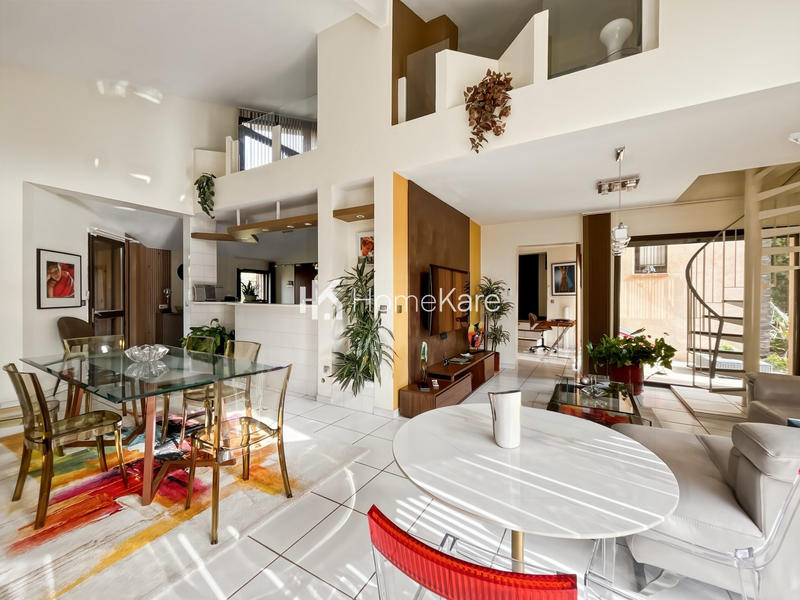 Maison - 200 m² - 5 pièces