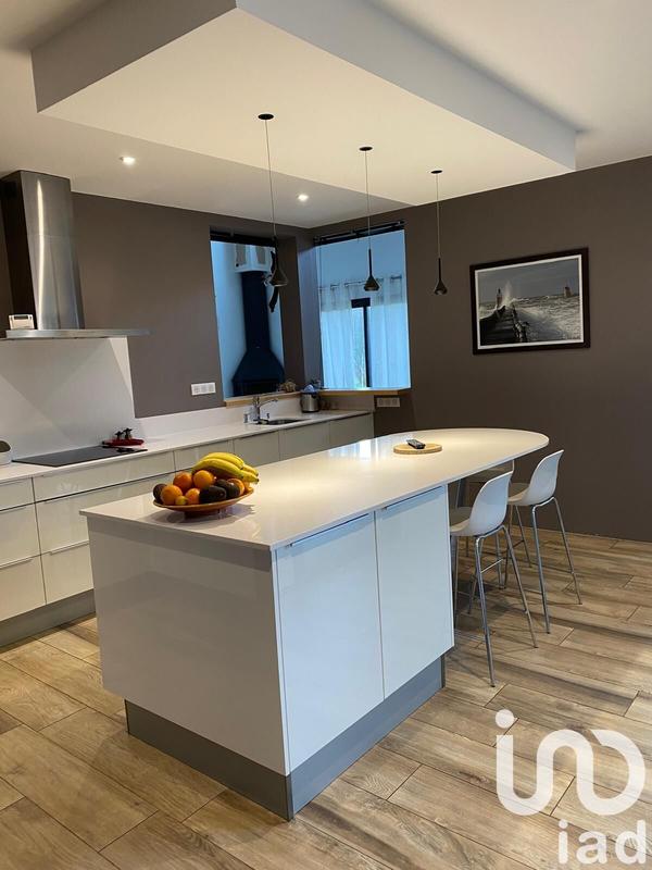 Maison - 197 m² - 8 pièces