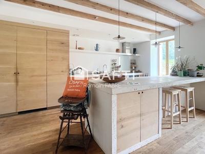 Maison - 255 m² - 9 pièces