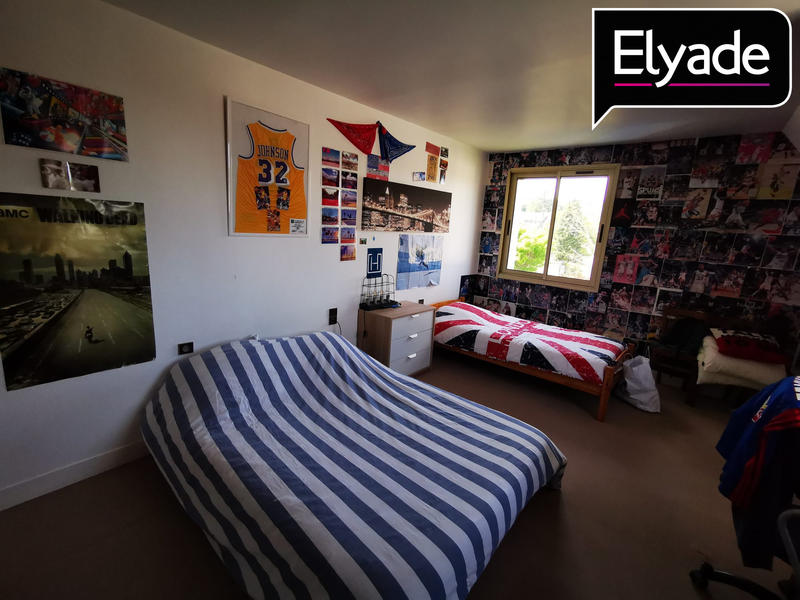 Maison - 202 m² - 6 pièces