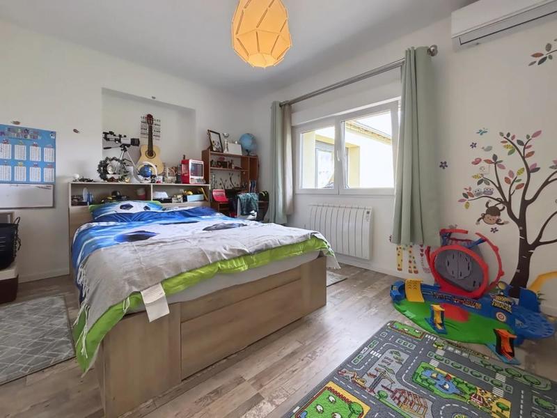 Maison - 241 m² - 8 pièces