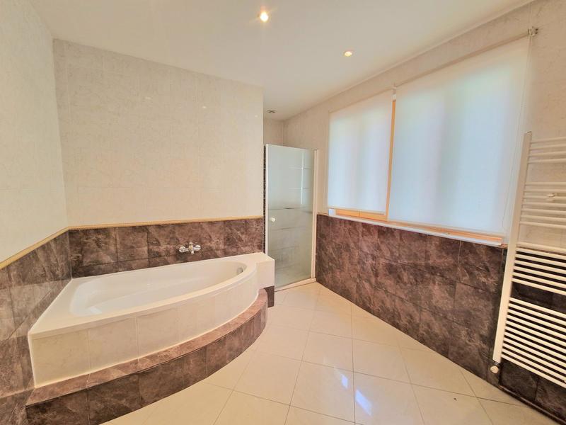 Maison - 224 m² - 7 pièces