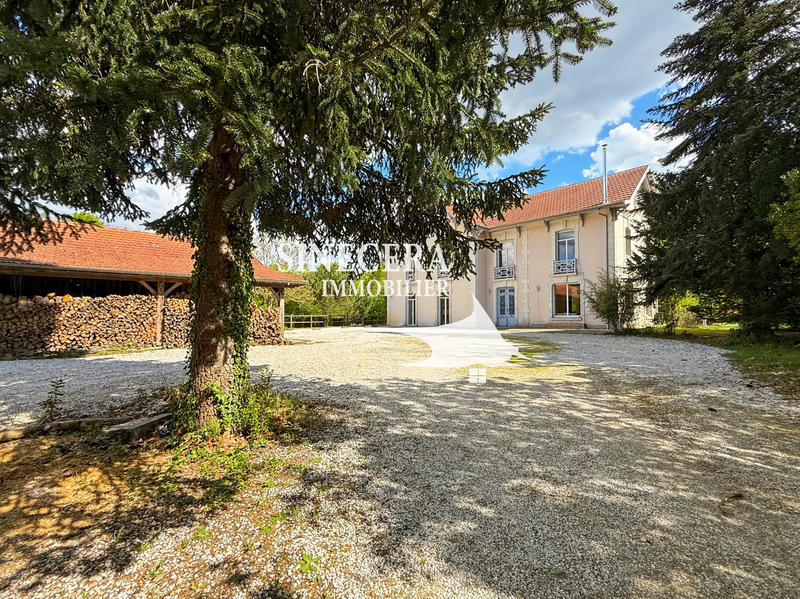 Propriété - 360 m² - 14 pièces