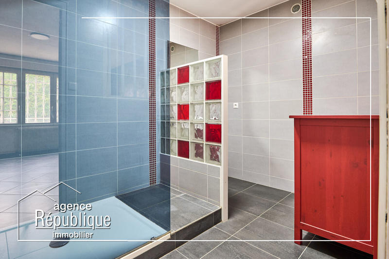 Maison - 220 m² - 6 pièces