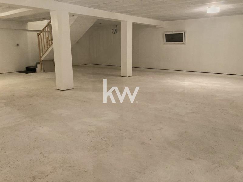 Maison - 331 m² - 7 pièces