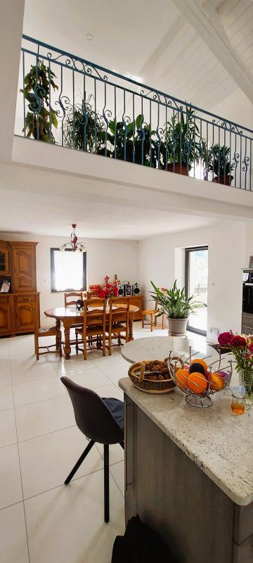 Demeure - 210 m² - 6 pièces