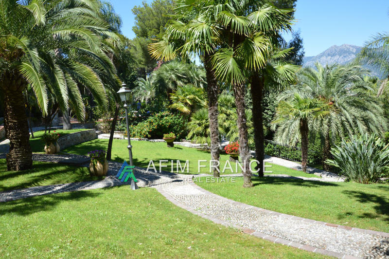 Villa - 360 m² - 7 pièces