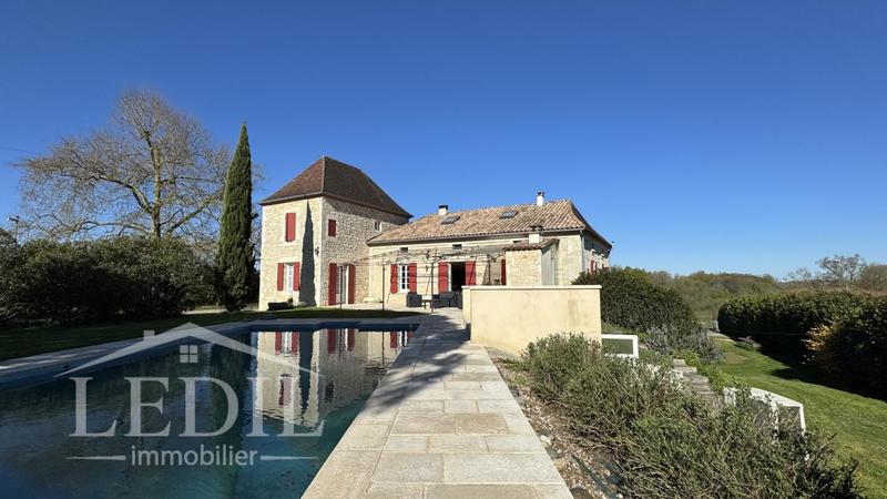 Maison - 220 m² - 7 pièces