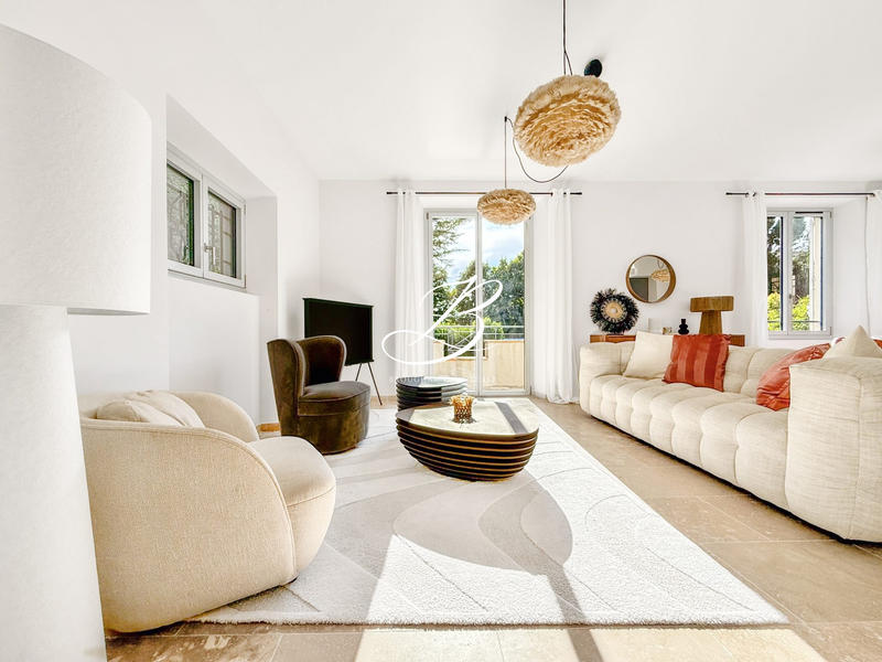 Villa - 258 m² - 10 pièces