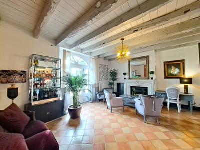 Maison - 557 m² - 16 pièces