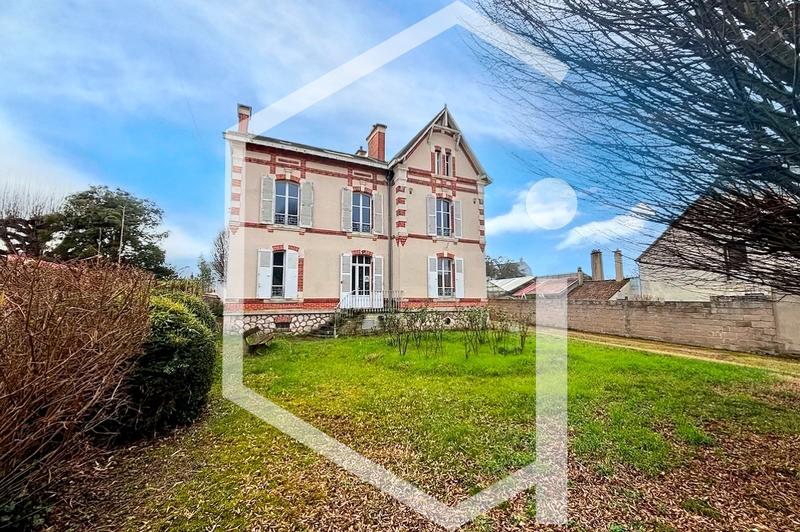 Maison - 325 m² - 18 pièces