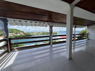 Maison - 200 m² - 8 pièces