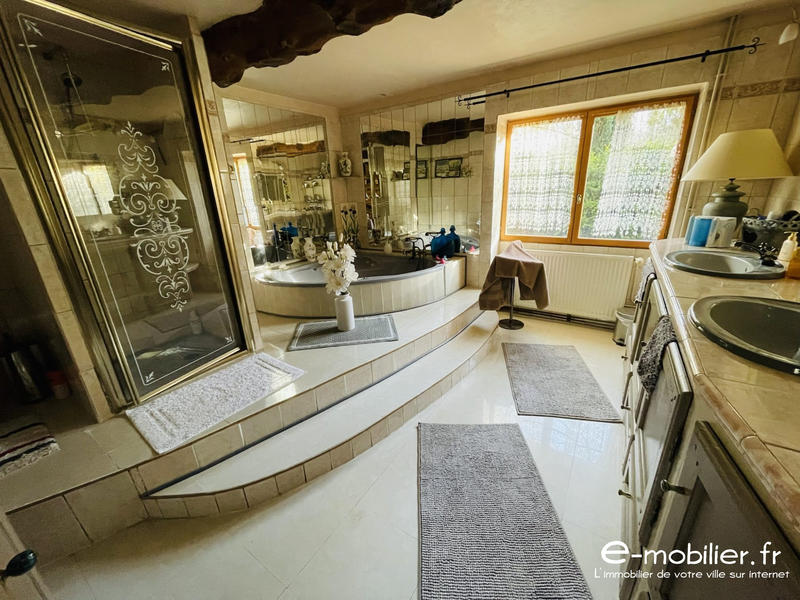 Maison - 184 m² - 8 pièces