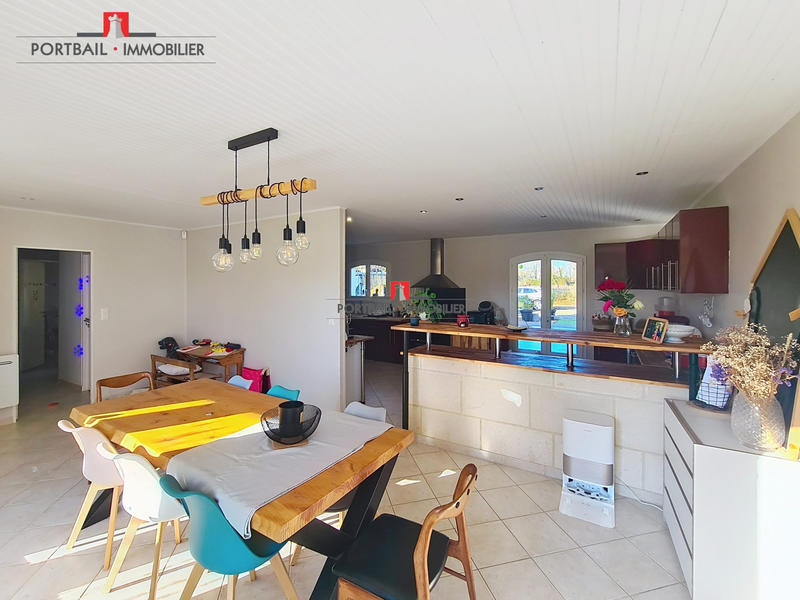 Maison traditionnelle - 240 m² - 6 pièces