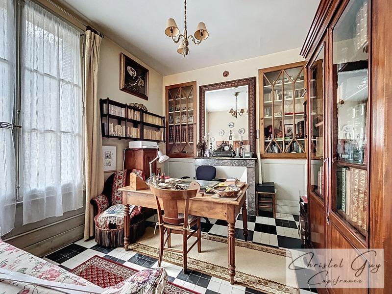 Maison bourgeoise - 247 m² - 10 pièces