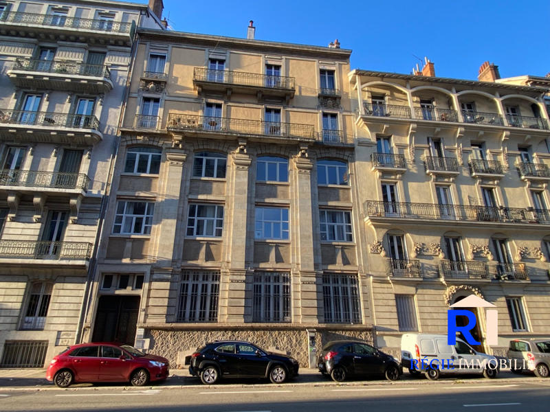 Bureau - 229 m² - 7 pièces