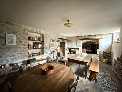 Maison - 220 m² - 8 pièces