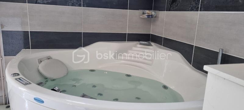 Maison traditionnelle - 168 m² - 4 pièces