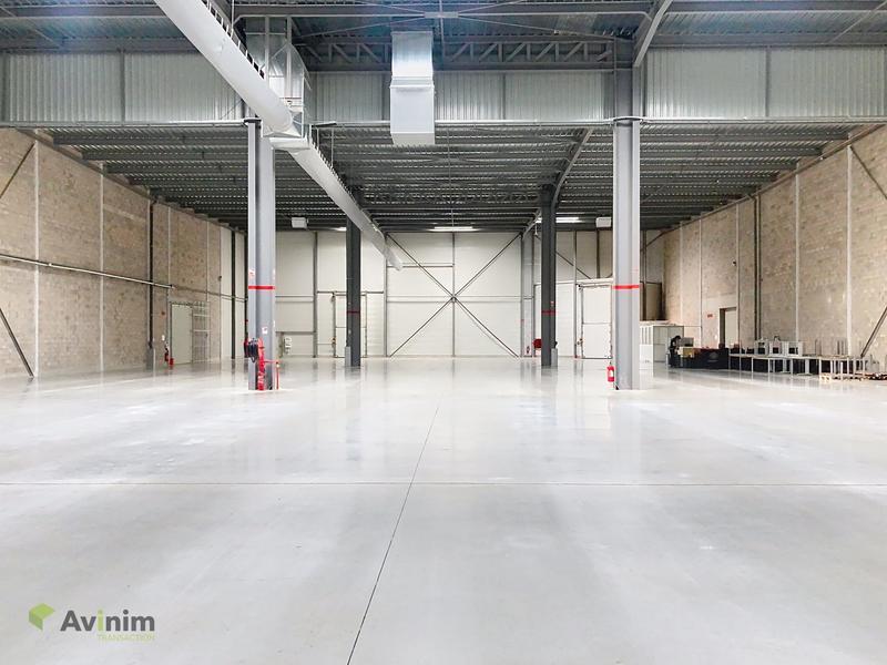 Local commercial - 2 735 m²