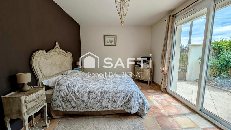 Maison - 235 m² - 8 pièces