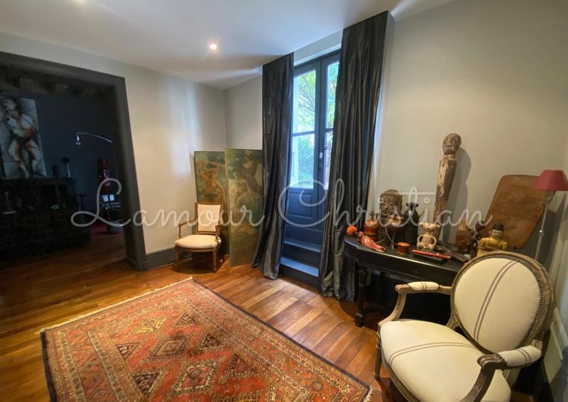 Maison - 360 m² - 13 pièces