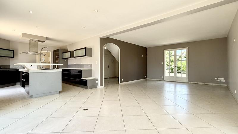 Maison - 244 m² - 6 pièces