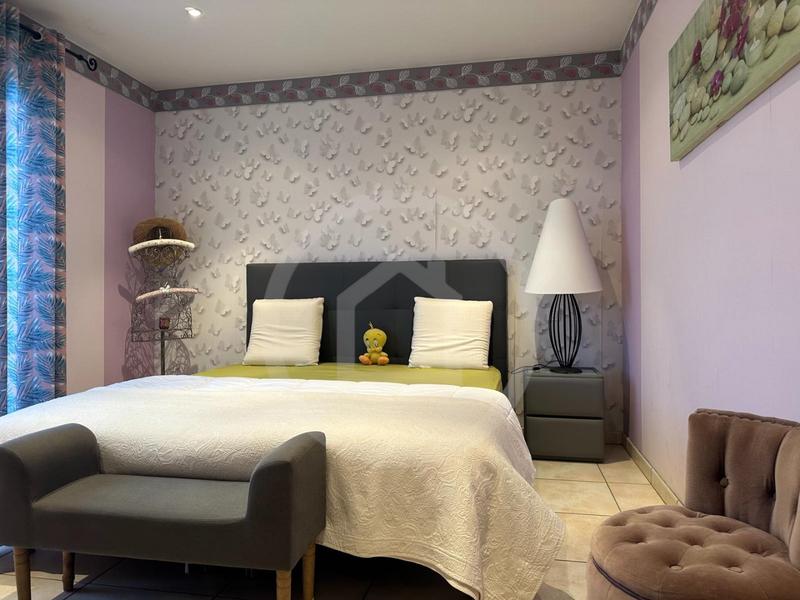 Maison - 196 m² - 7 pièces