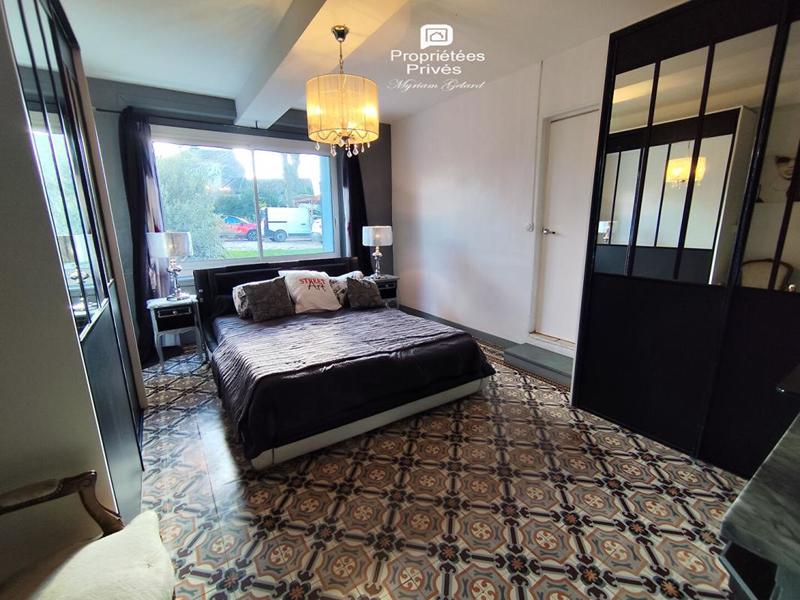 Maison - 287 m² - 10 pièces