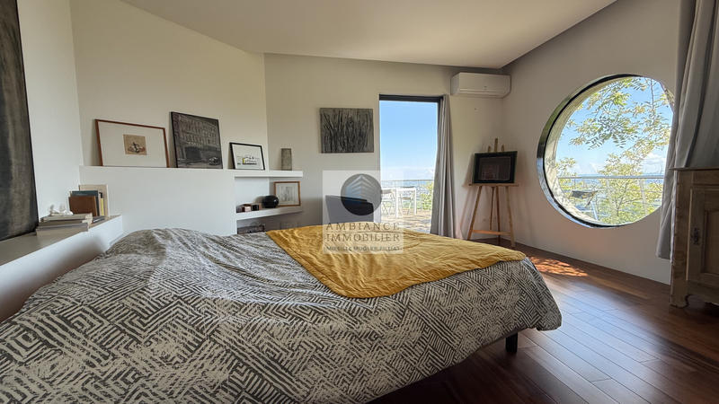 Maison - 241 m² - 8 pièces