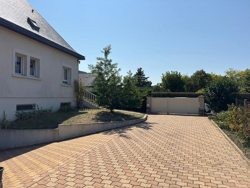 Maison - 200 m² - 8 pièces