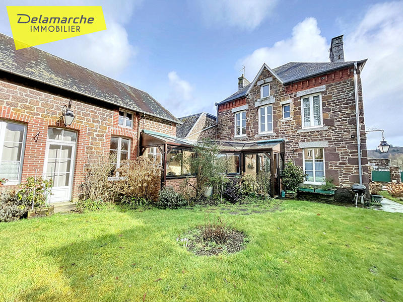 Maison - 180 m² - 10 pièces