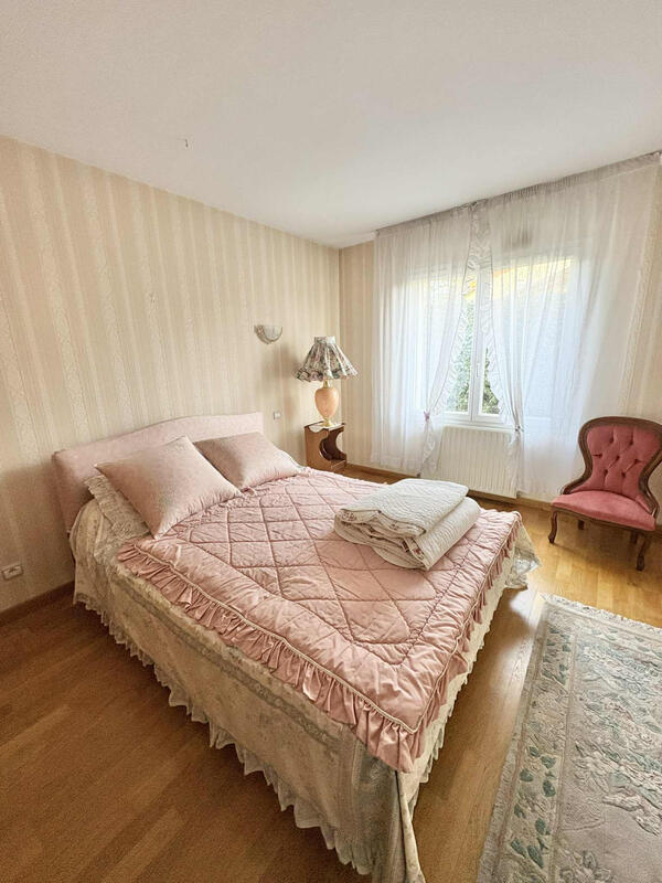 Maison - 219 m² - 6 pièces