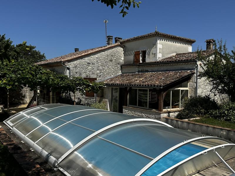 Maison traditionnelle - 137 m² - 6 pièces