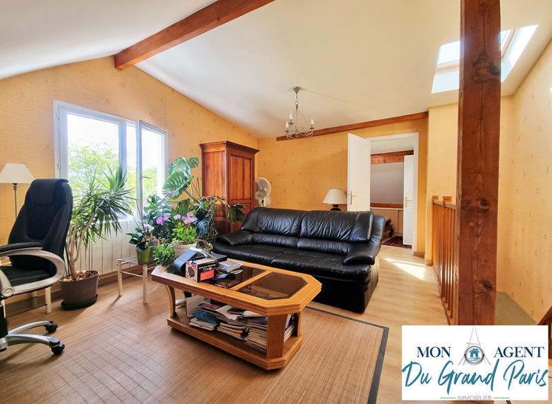 Maison - 280 m² - 9 pièces