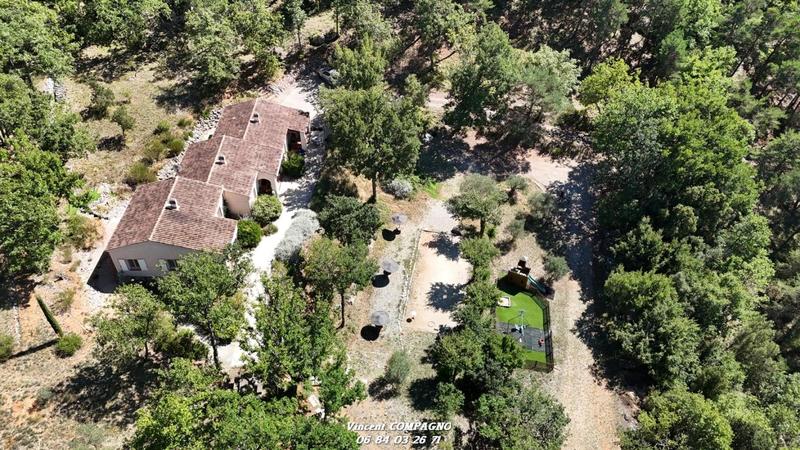 Maison - 210 m² - 10 pièces