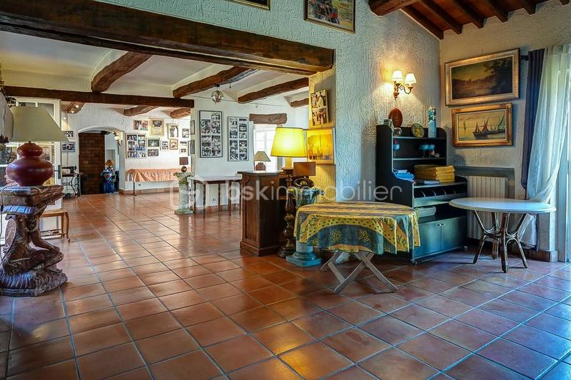 Appartement - 600 m² - 10 pièces