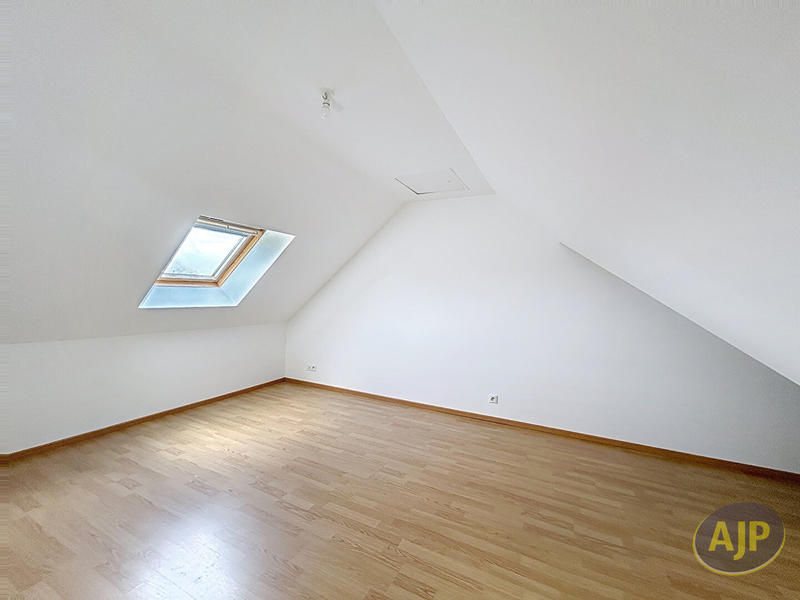 Maison - 93 m² - 4 pièces