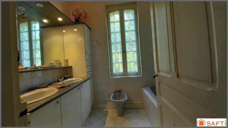 Maison - 201 m² - 5 pièces