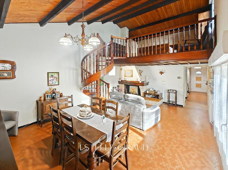 Maison - 92 m² - 5 pièces