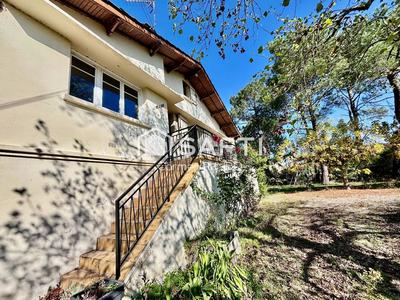 Maison - 210 m² - 9 pièces