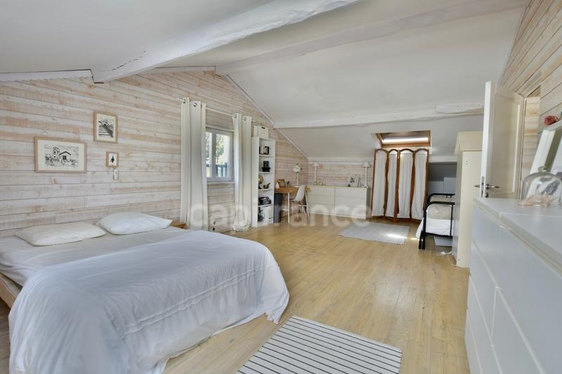 Maison - 227 m² - 8 pièces