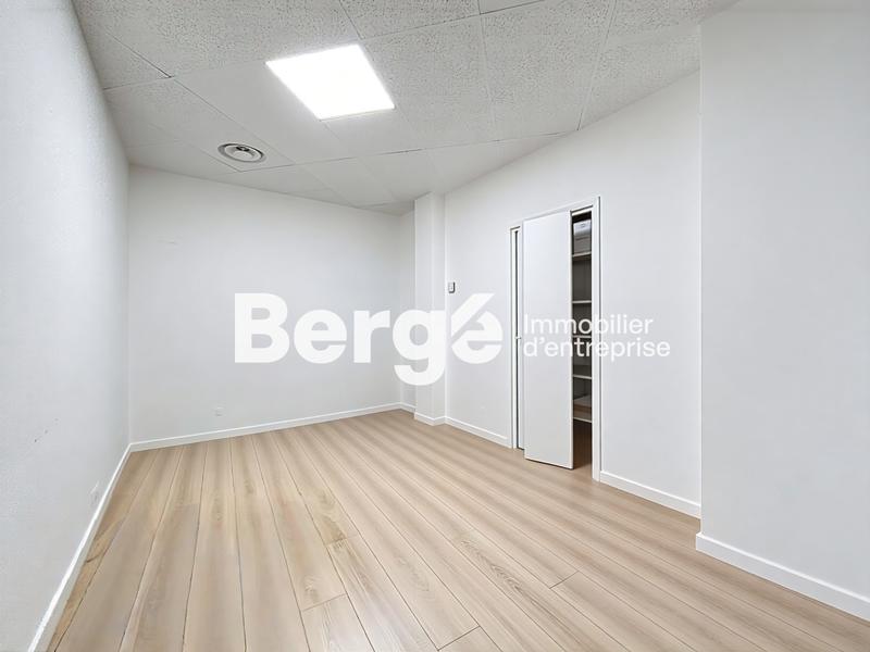 Local commercial - 147 m² - 8 pièces