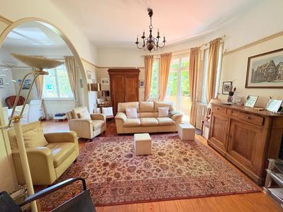 Propriété - 202 m² - 7 pièces